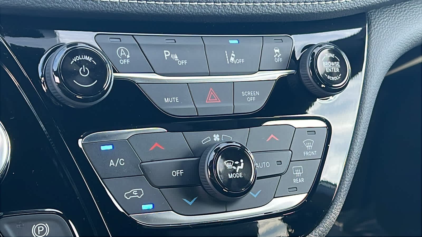 Thumbnail: 2026 Chrysler Pacifica - 14