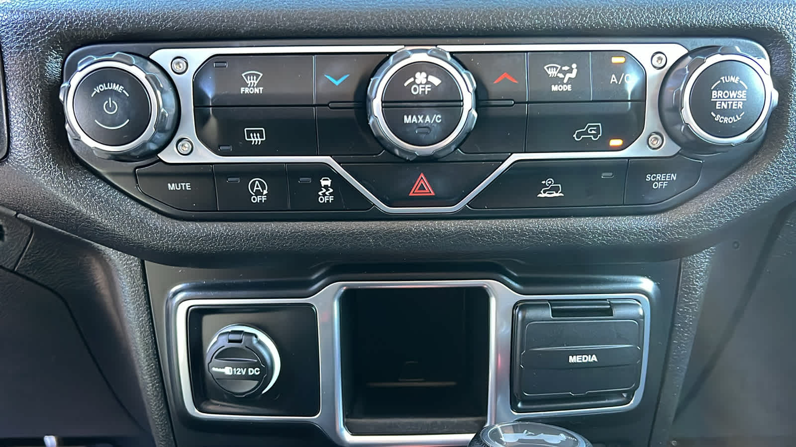 Thumbnail: 2024 Jeep Wrangler - 14