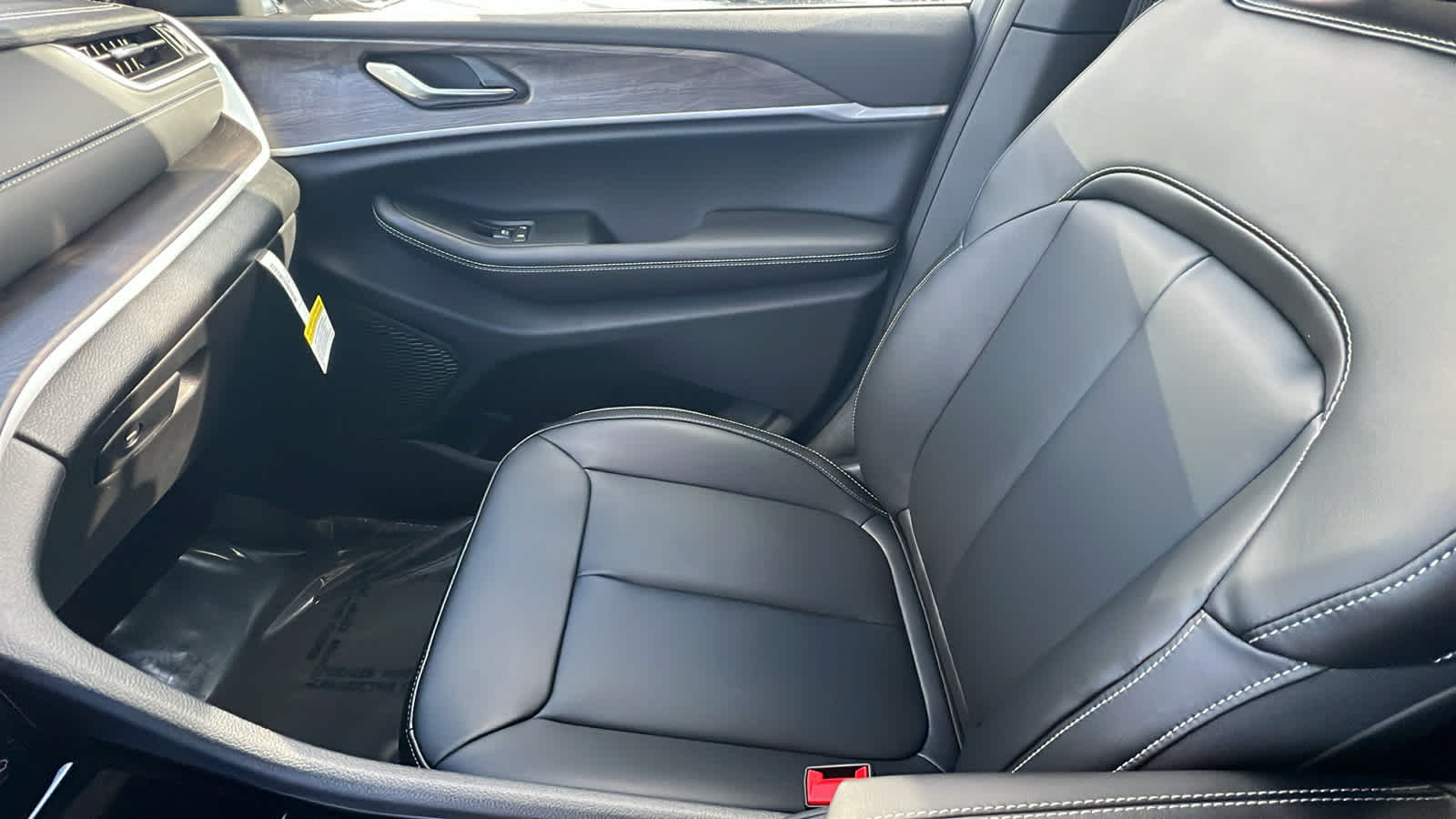 Thumbnail: 2025 Jeep Grand Cherokee - 12