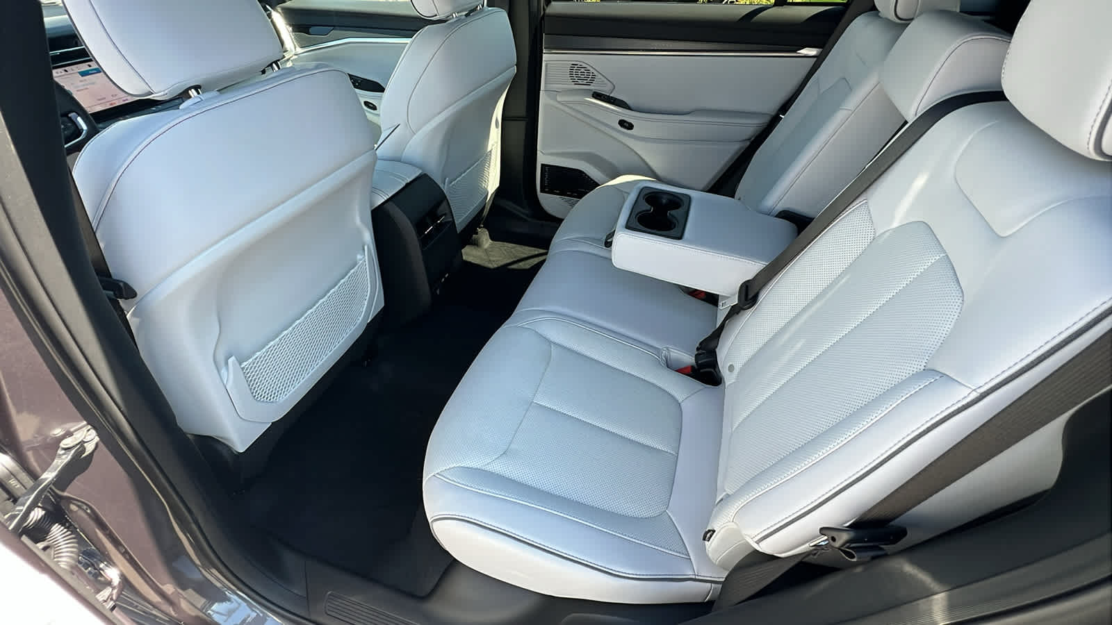 Thumbnail: 2025 Jeep Wagoneer S - 24