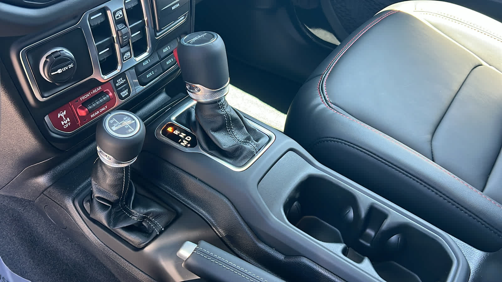 Thumbnail: 2025 Jeep Gladiator - 13