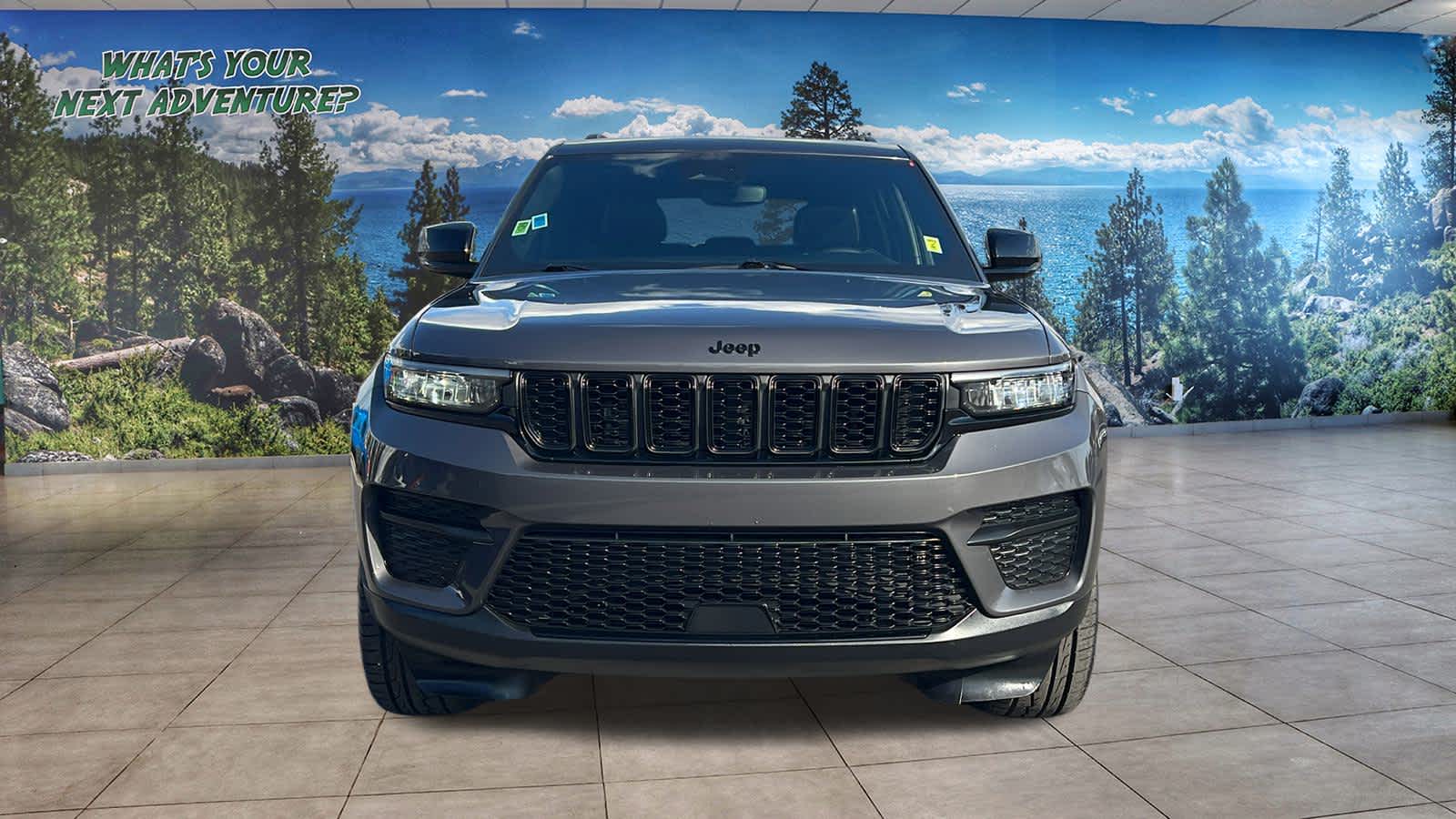2023 Jeep Grand Cherokee Altitude photo 2