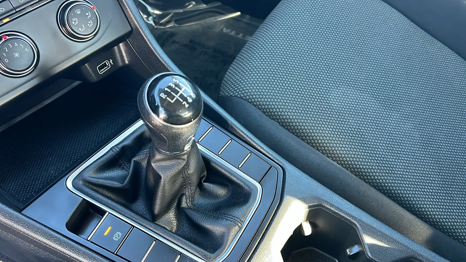 Thumbnail: 2019 Volkswagen Jetta - 13