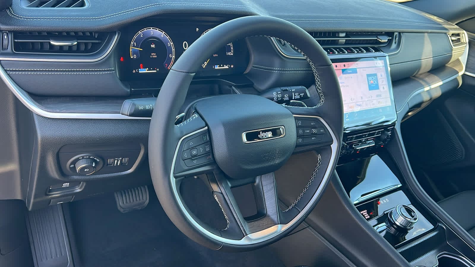 Thumbnail: 2025 Jeep Grand Cherokee - 10