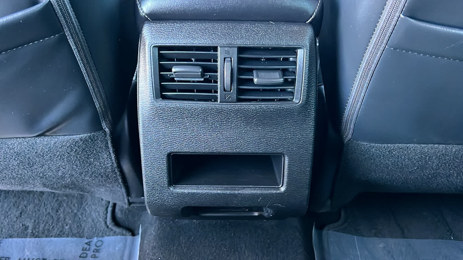 Thumbnail: 2022 Mitsubishi Outlander - 25