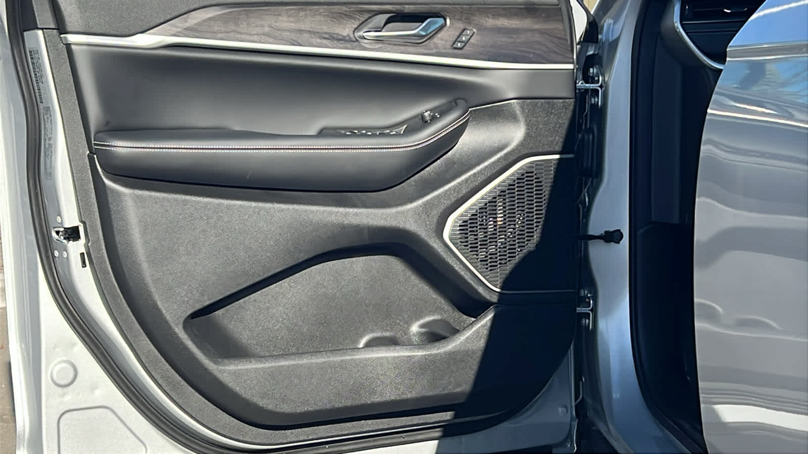 Thumbnail: 2026 Jeep Grand Cherokee - 23