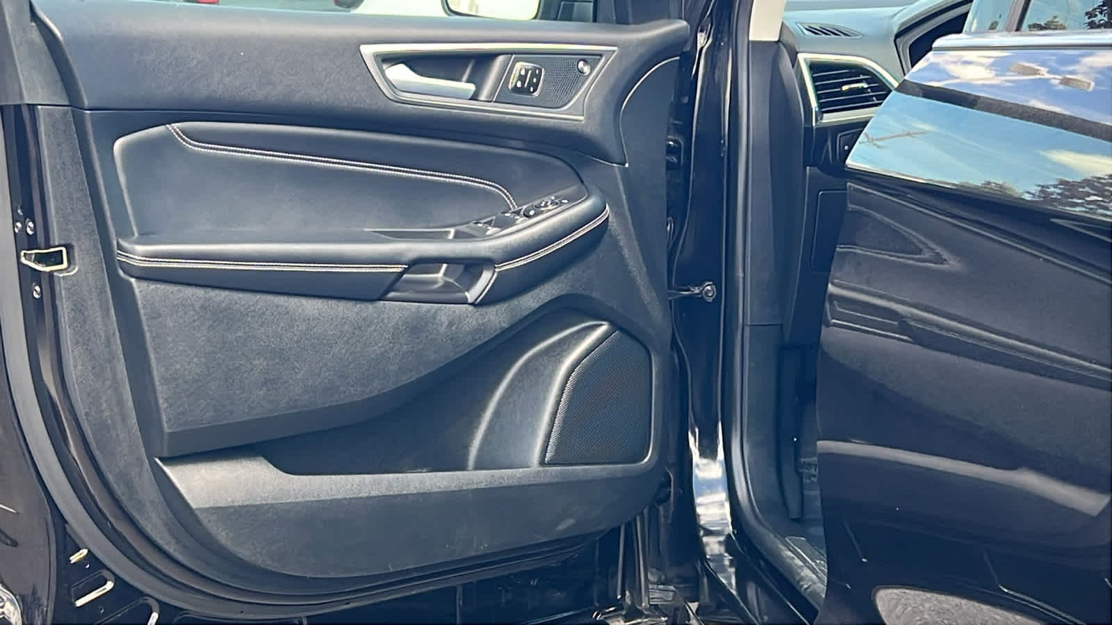 2024 Ford Edge Titanium - Photo 23