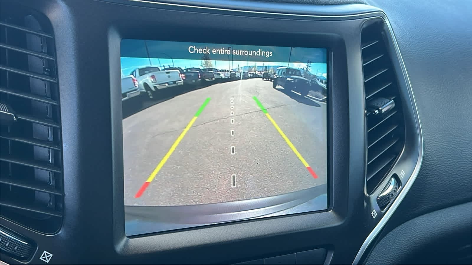 Thumbnail: 2022 Jeep Cherokee - 16