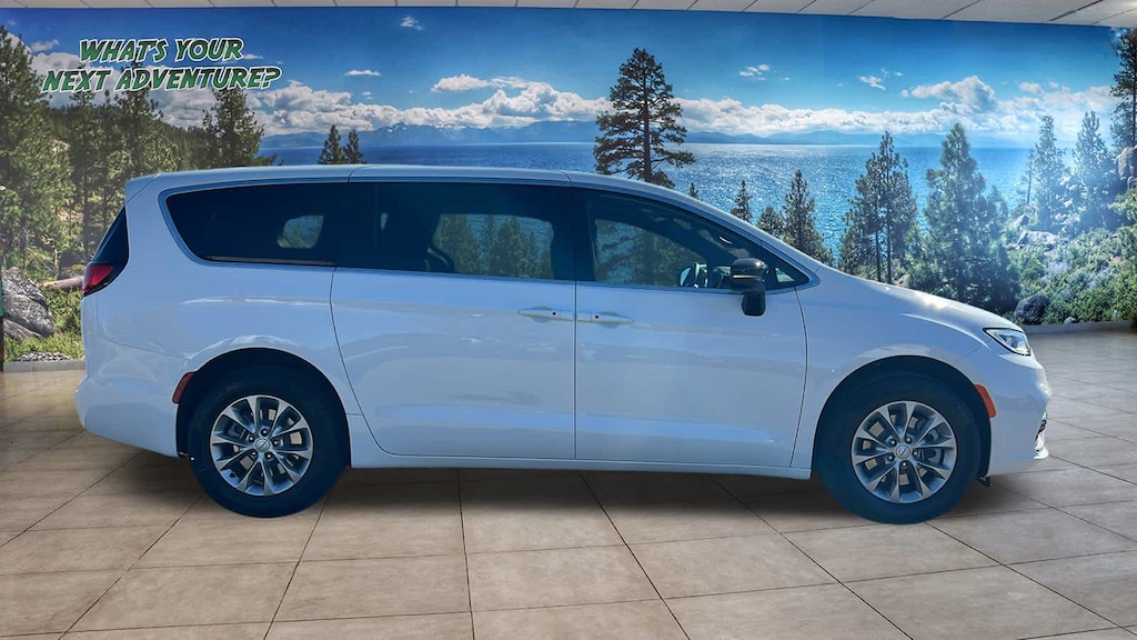 New 2026 Chrysler Pacifica Select Passenger Van