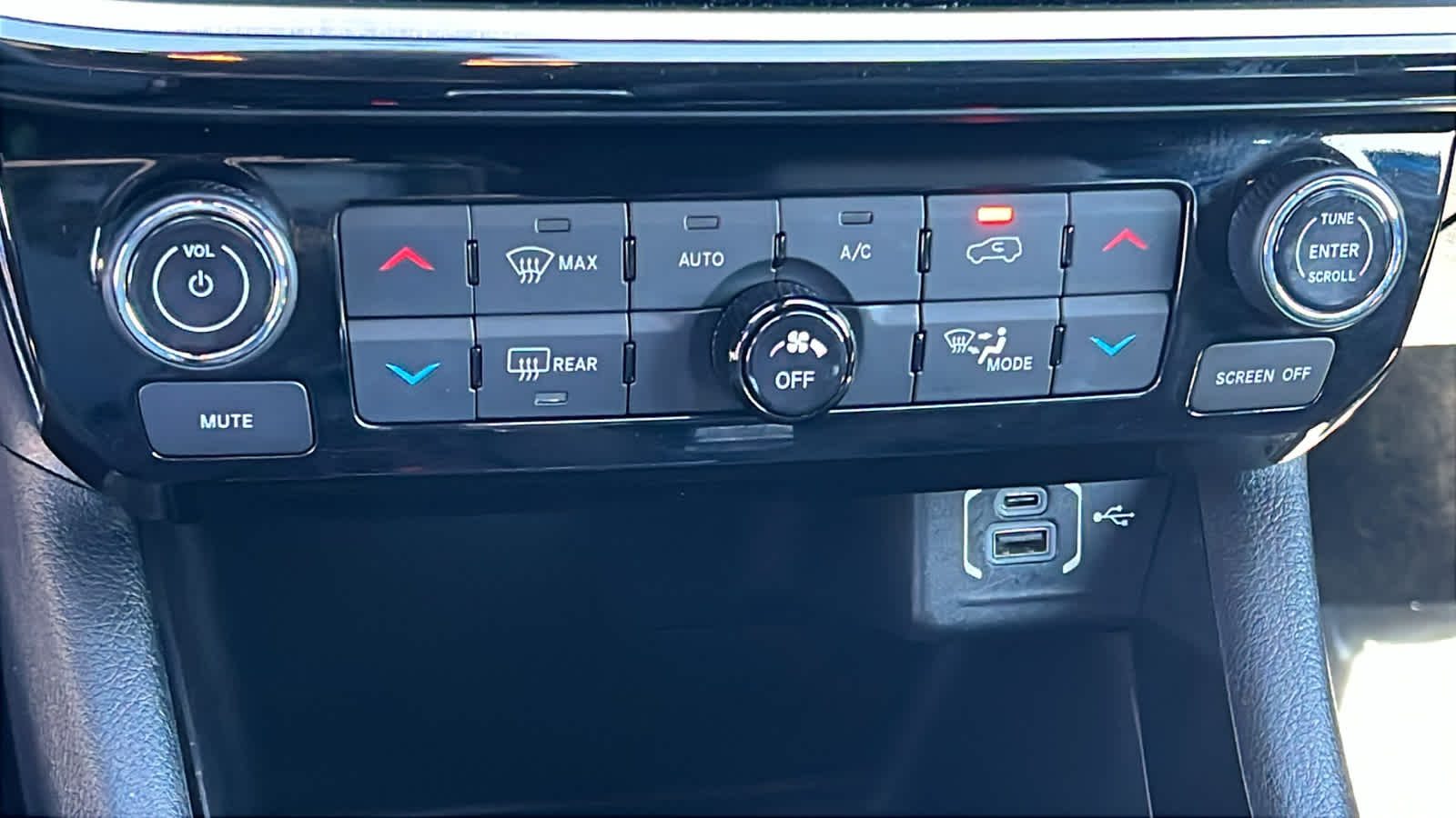 Thumbnail: 2023 Jeep Compass - 14