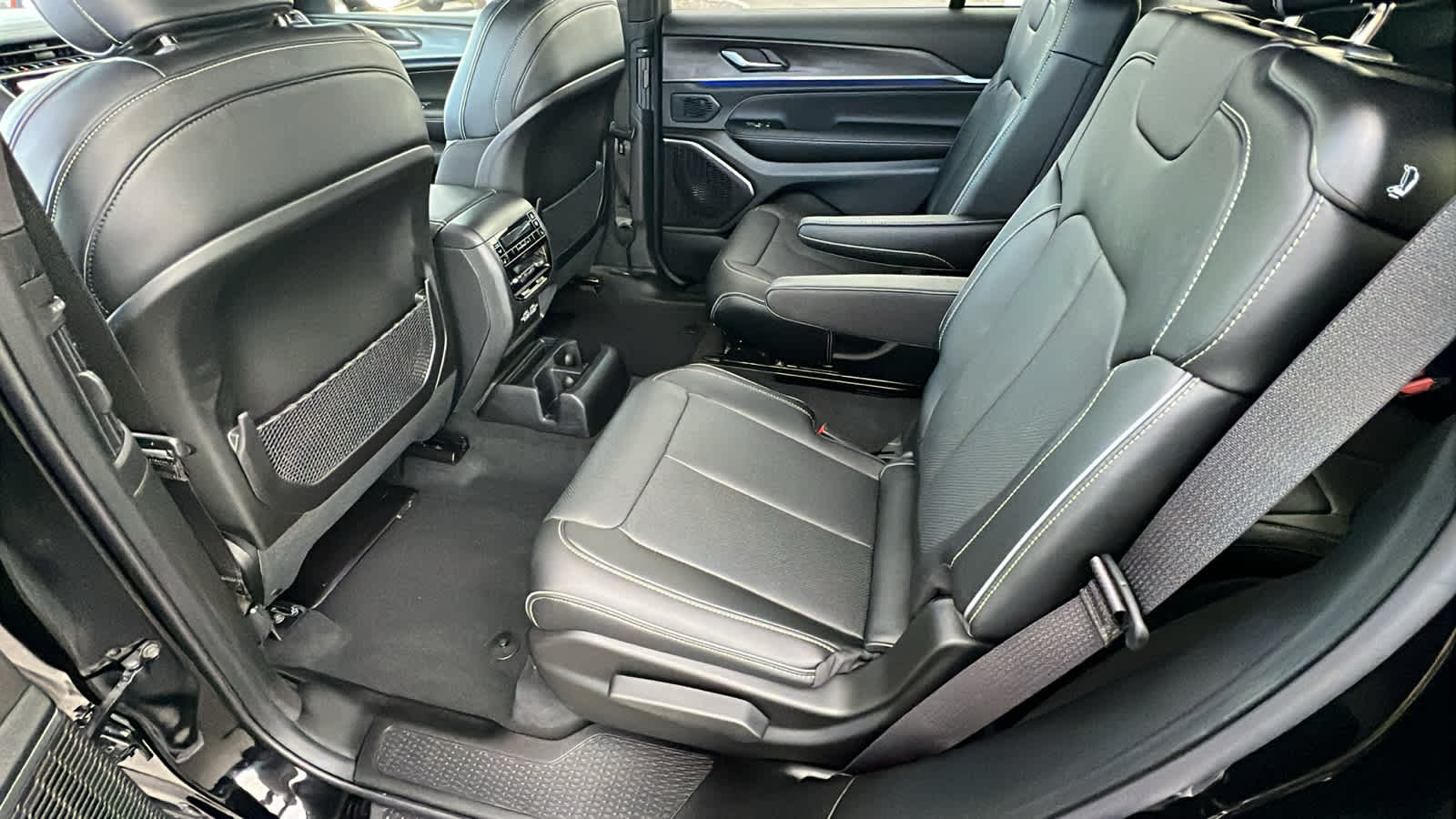 Thumbnail: 2025 Jeep Grand Cherokee L - 24