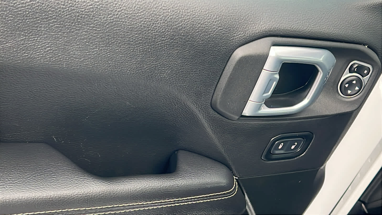 Thumbnail: 2021 Jeep Wrangler - 22