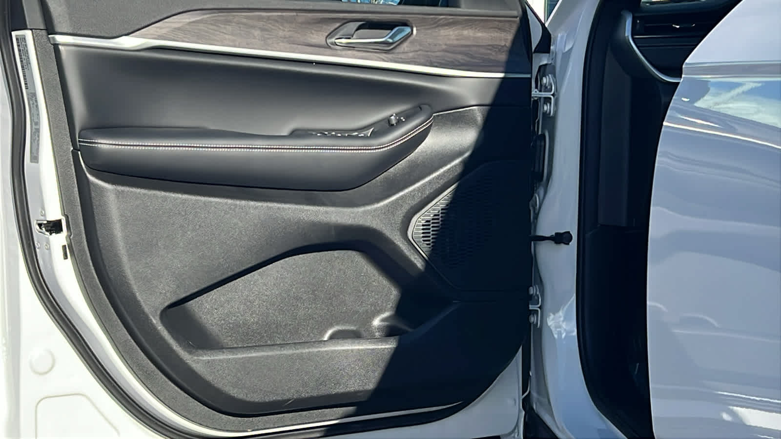 Thumbnail: 2026 Jeep Grand Cherokee - 23