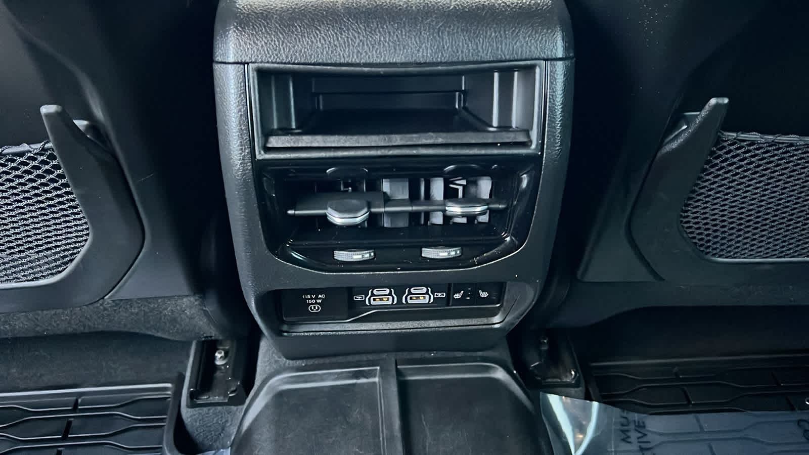 Thumbnail: 2022 Jeep Grand Cherokee - 25