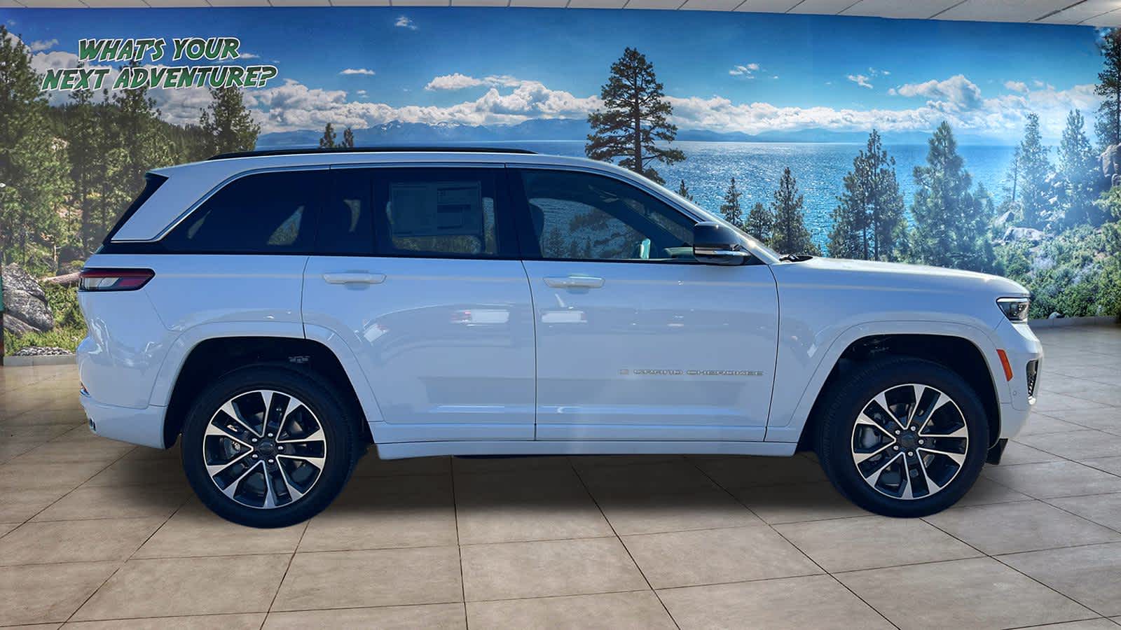 2025 Jeep Grand Cherokee Overland photo 4