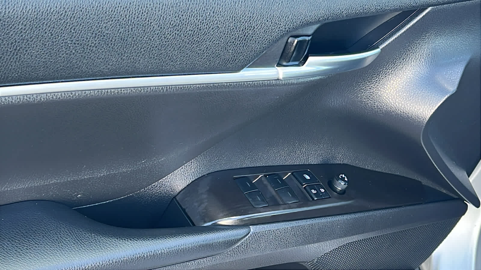 Thumbnail: 2021 Toyota Camry - 22