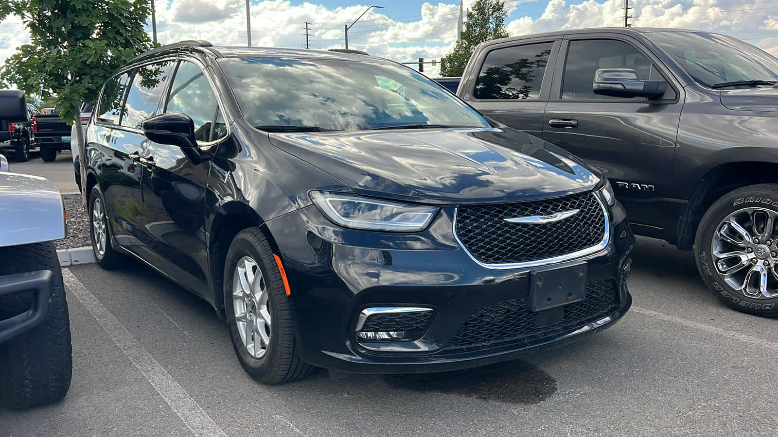 Thumbnail: 2022 Chrysler Pacifica - 3