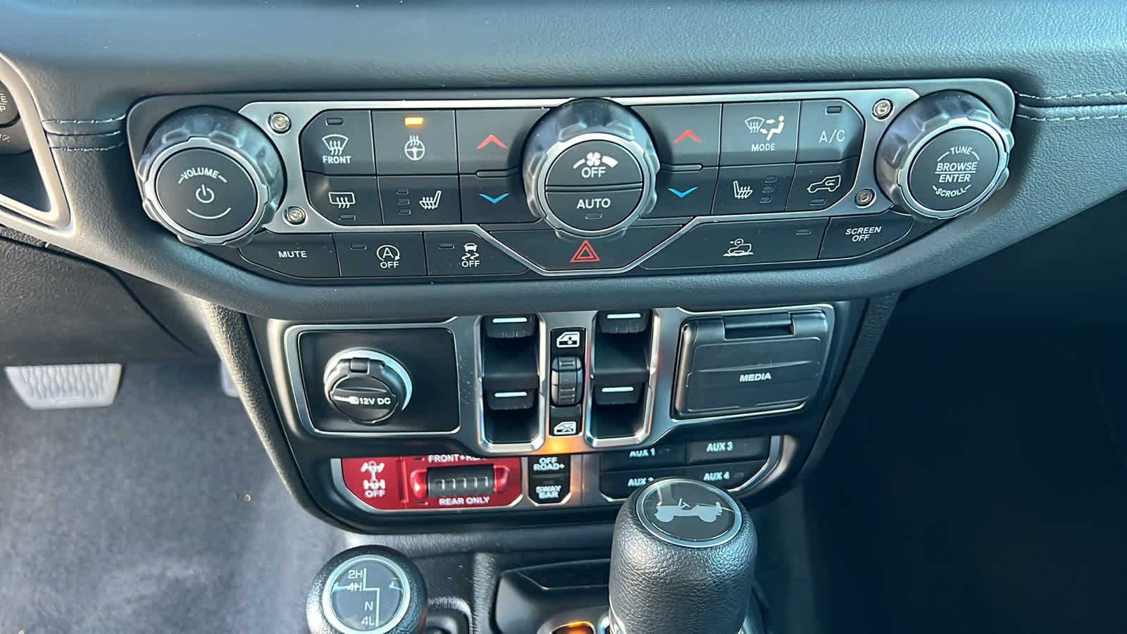 Thumbnail: 2026 Jeep Wrangler - 14