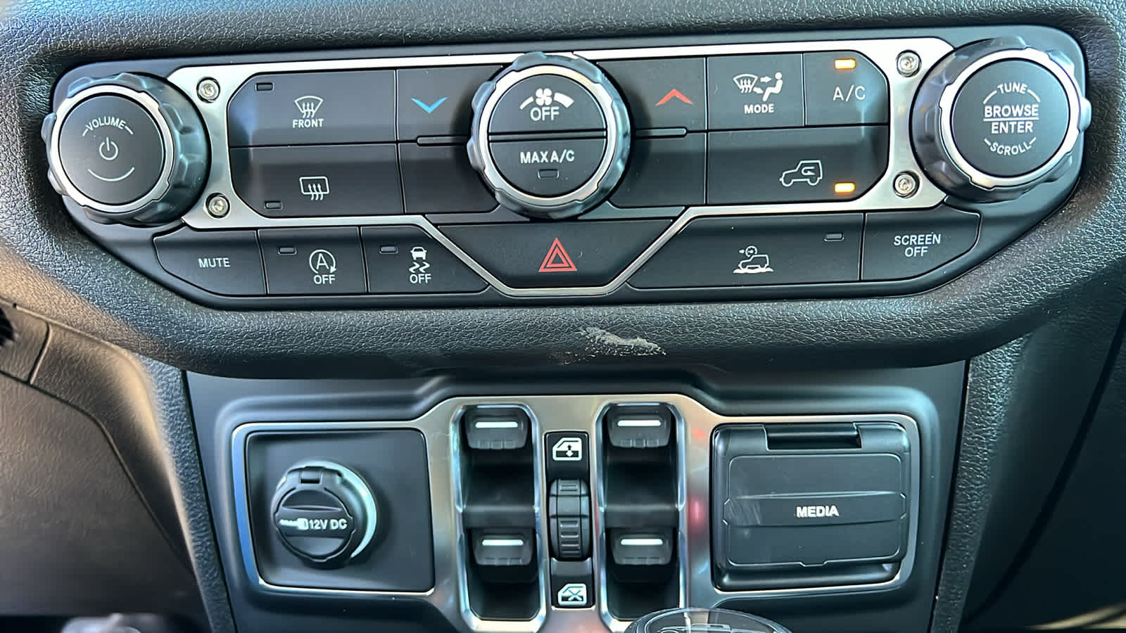 Thumbnail: 2026 Jeep Gladiator - 14