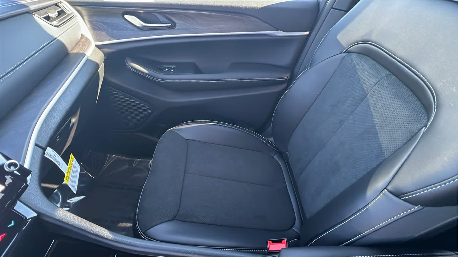 Thumbnail: 2026 Jeep Grand Cherokee - 12