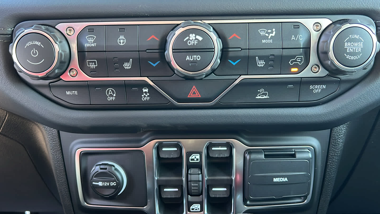 Thumbnail: 2026 Jeep Gladiator - 14