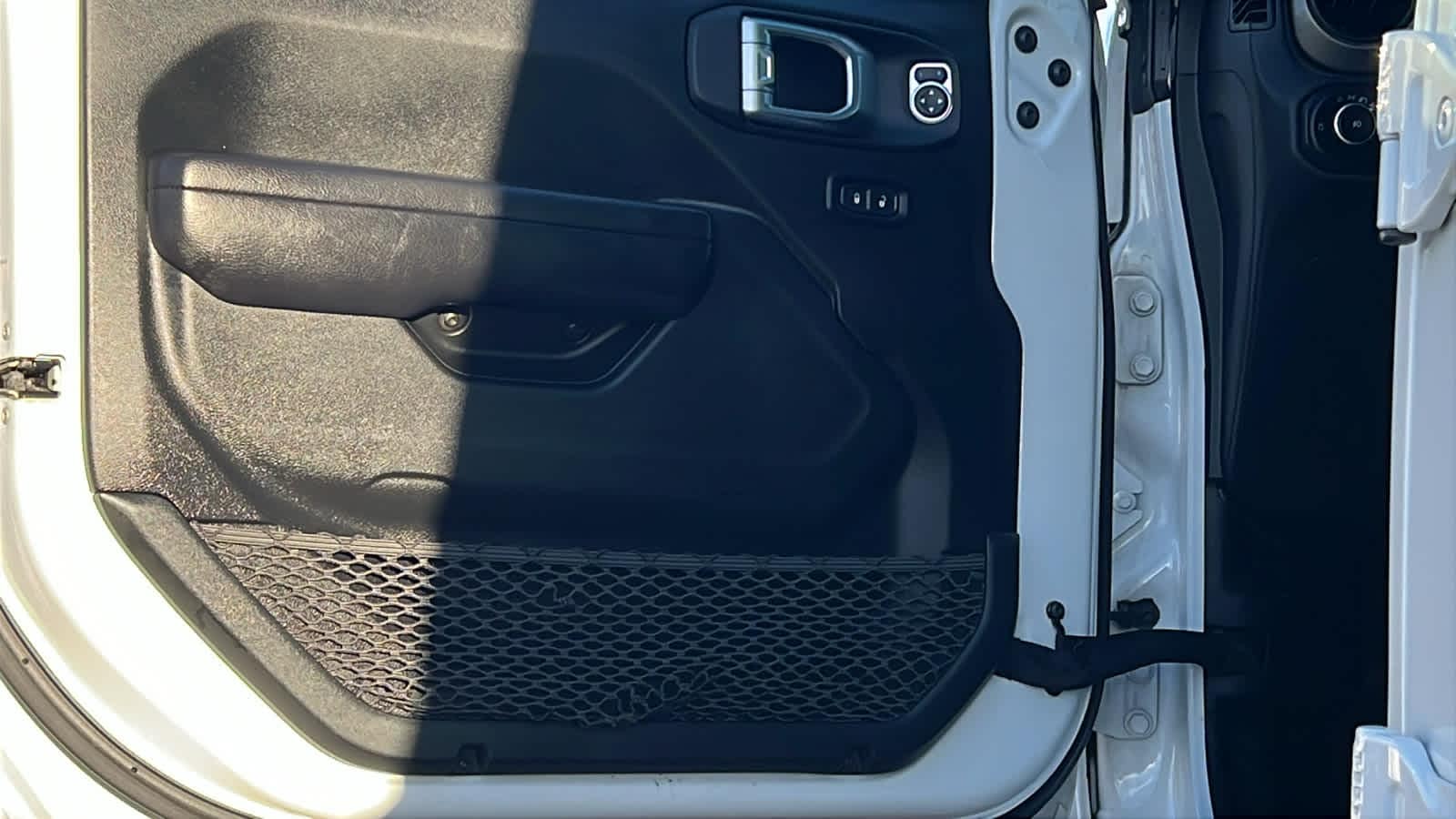 Thumbnail: 2021 Jeep Wrangler - 23