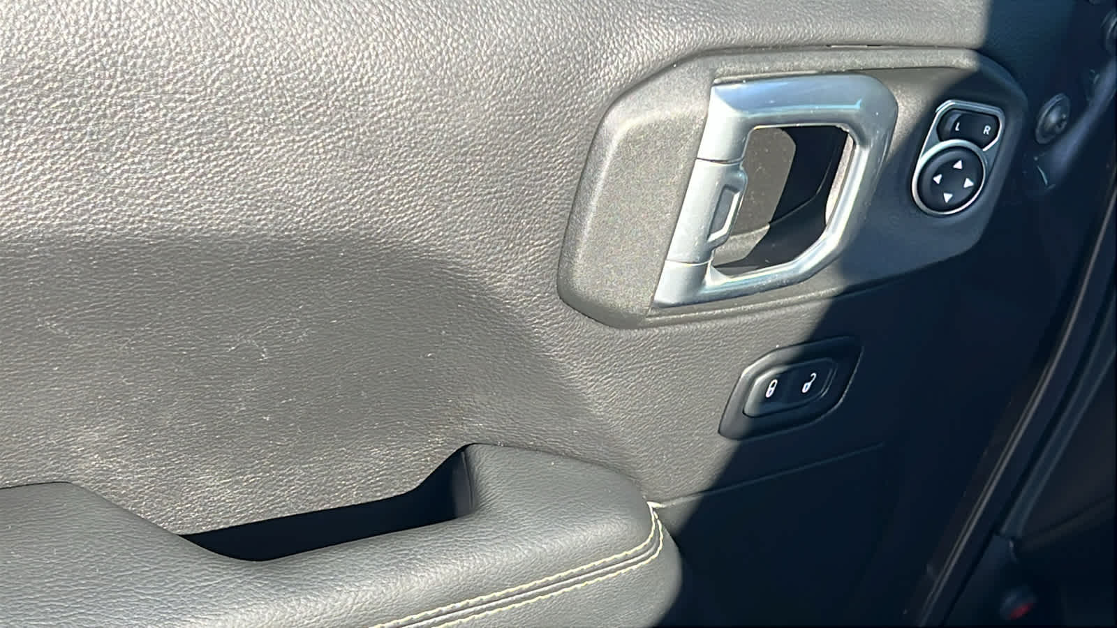 Thumbnail: 2022 Jeep Wrangler - 22