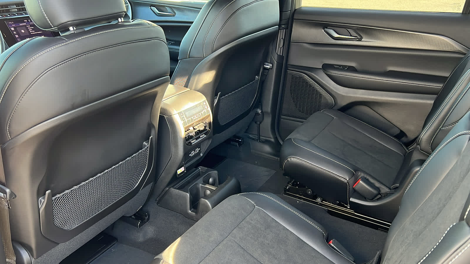 Thumbnail: 2025 Jeep Grand Cherokee L - 24