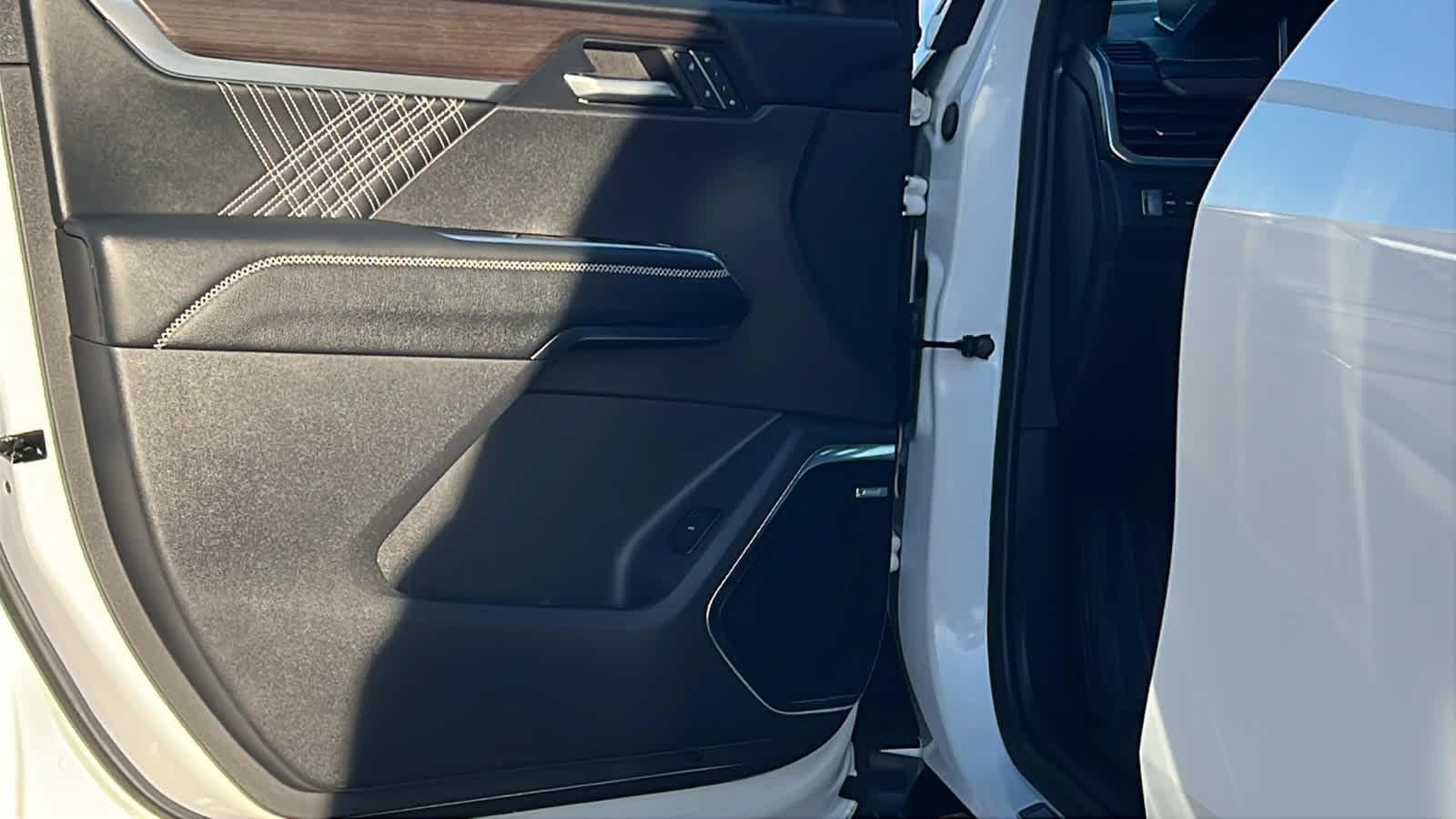 Thumbnail: 2024 GMC Acadia - 23