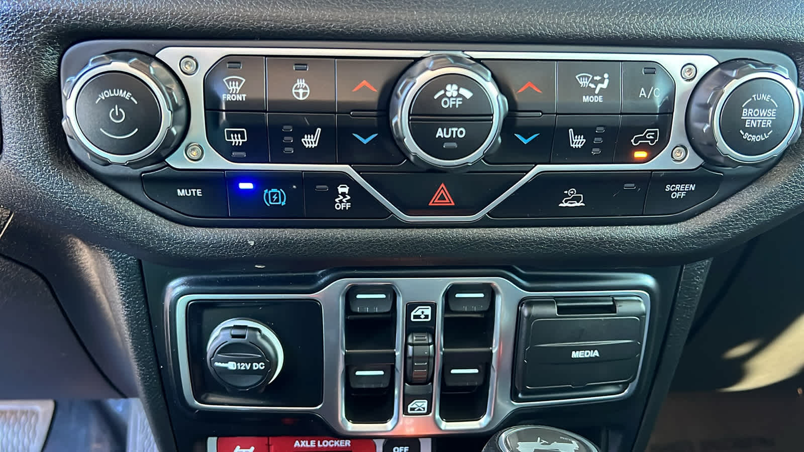 Thumbnail: 2024 Jeep Wrangler - 14