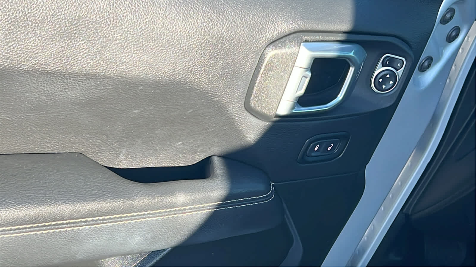 Thumbnail: 2022 Jeep Wrangler - 22