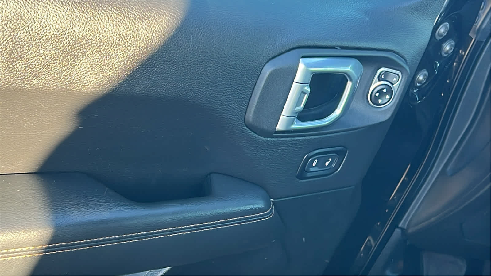 Thumbnail: 2022 Jeep Wrangler - 22