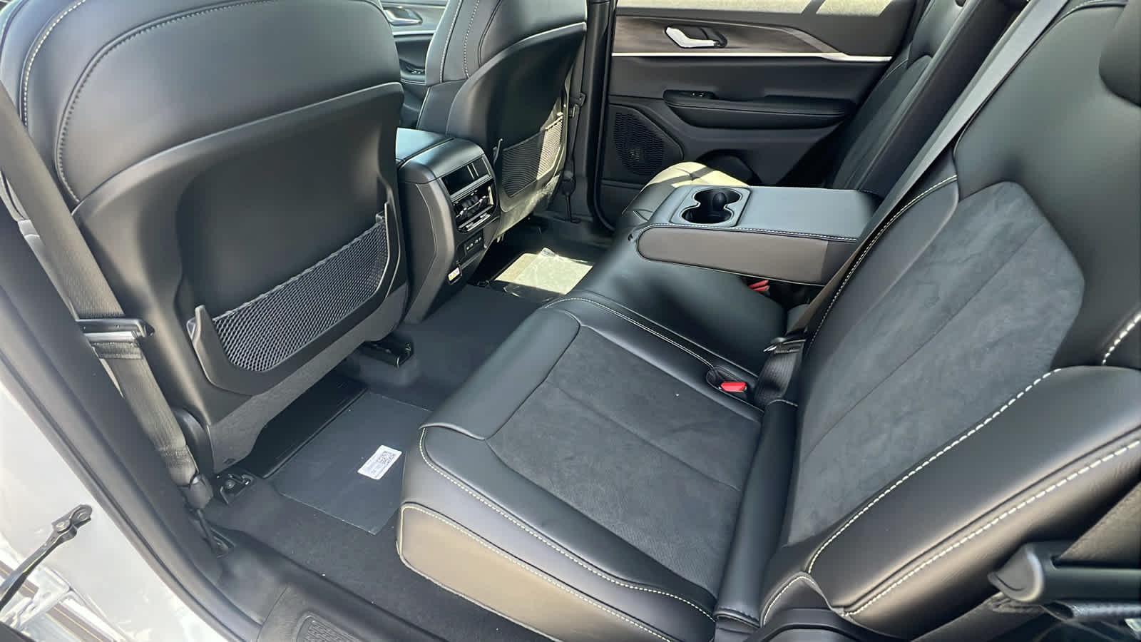 Thumbnail: 2026 Jeep Grand Cherokee - 24