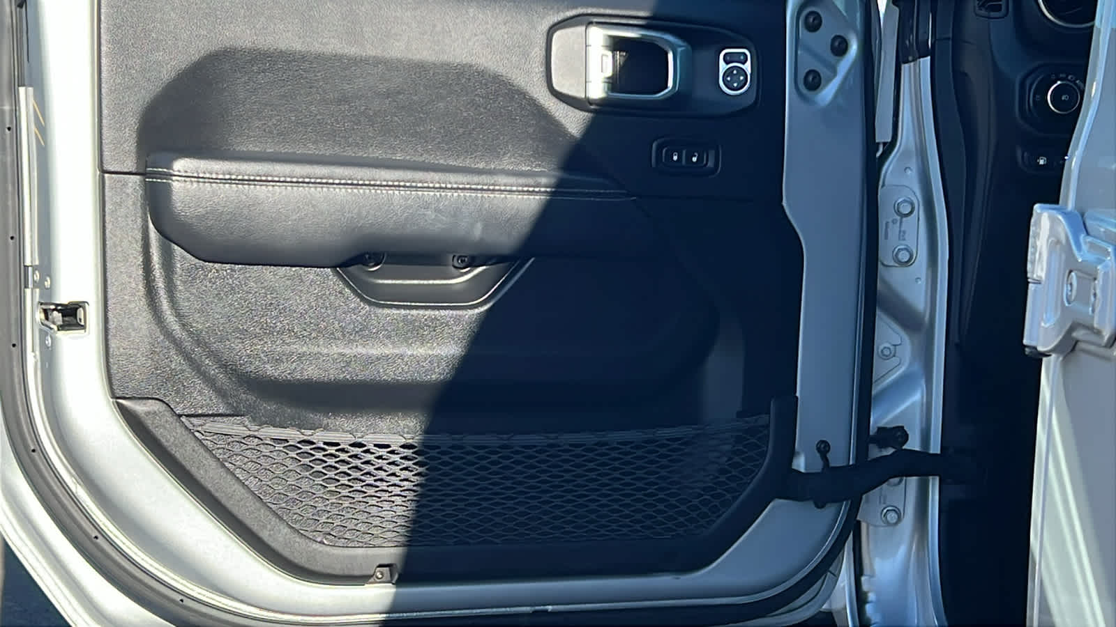 Thumbnail: 2022 Jeep Wrangler - 23