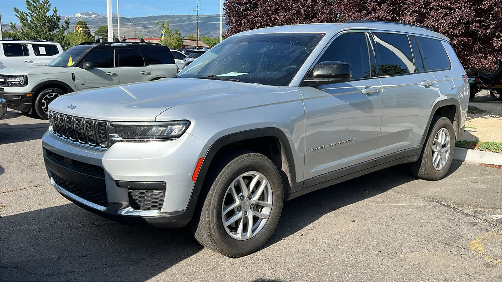 2021 Jeep Grand Cherokee L Laredo Hero Image