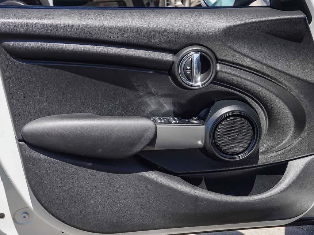 Thumbnail: 2015 MINI Cooper Hardtop - 19