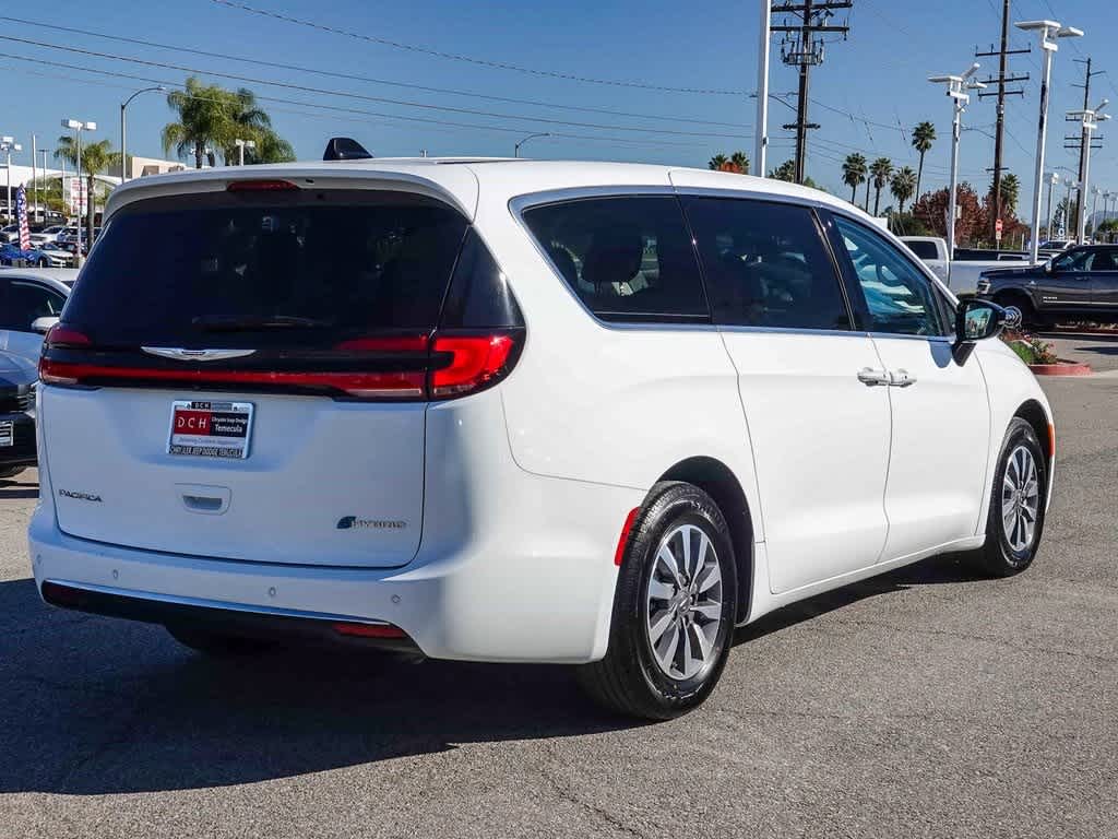 Thumbnail: 2024 Chrysler Pacifica - 4