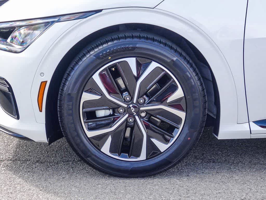 Thumbnail: 2022 Kia EV6 - 10