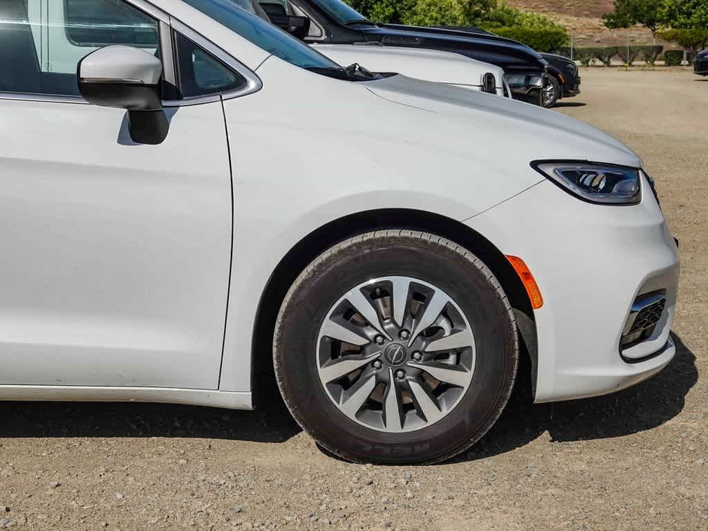 Thumbnail: 2023 Chrysler Pacifica - 8