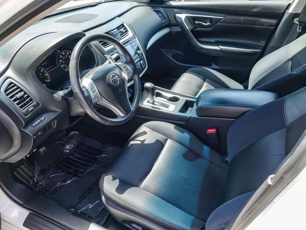 Thumbnail: 2017 Nissan Altima - 16