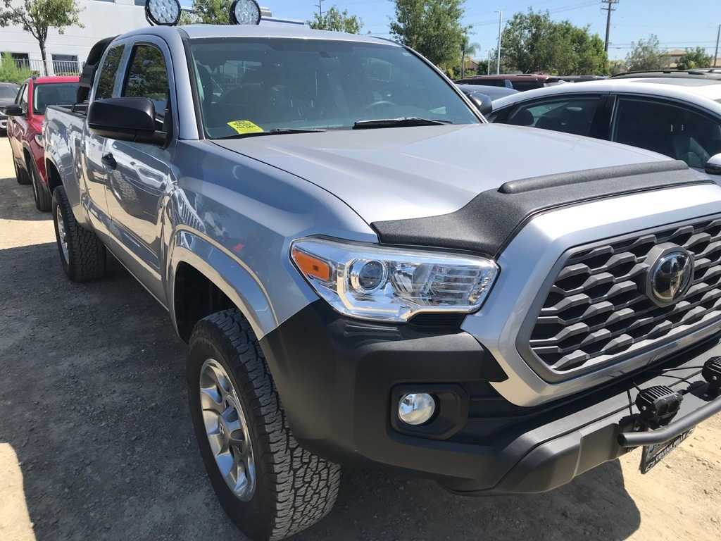 Thumbnail: 2017 Toyota Tacoma - 3