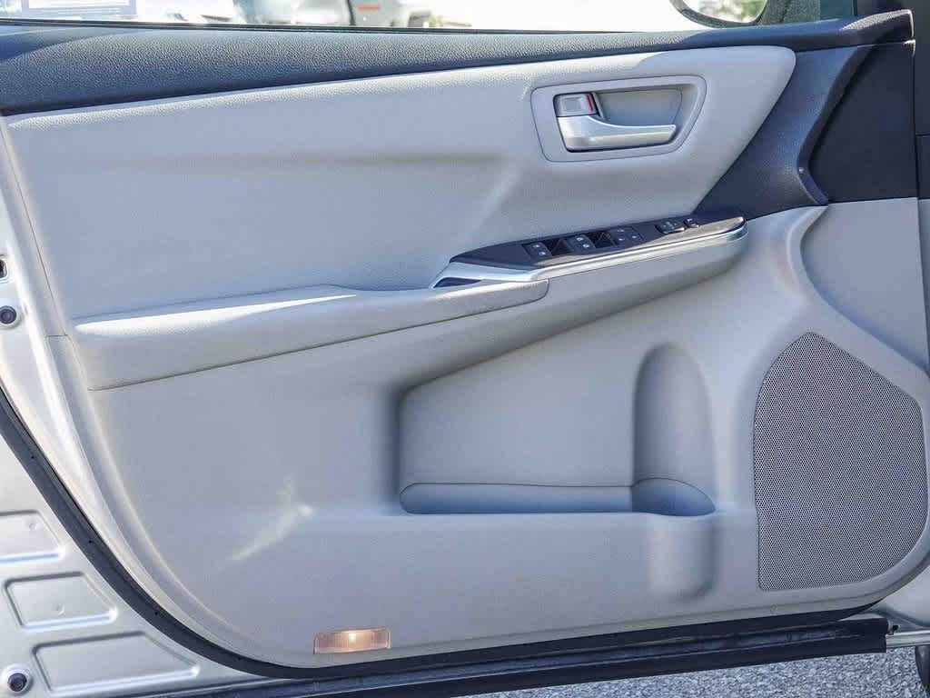 Thumbnail: 2017 Toyota Camry - 19