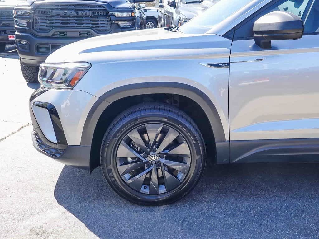 Thumbnail: 2022 Volkswagen Taos - 9