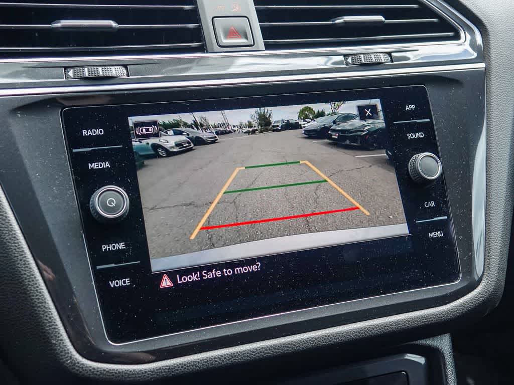 Thumbnail: 2022 Volkswagen Tiguan - 22