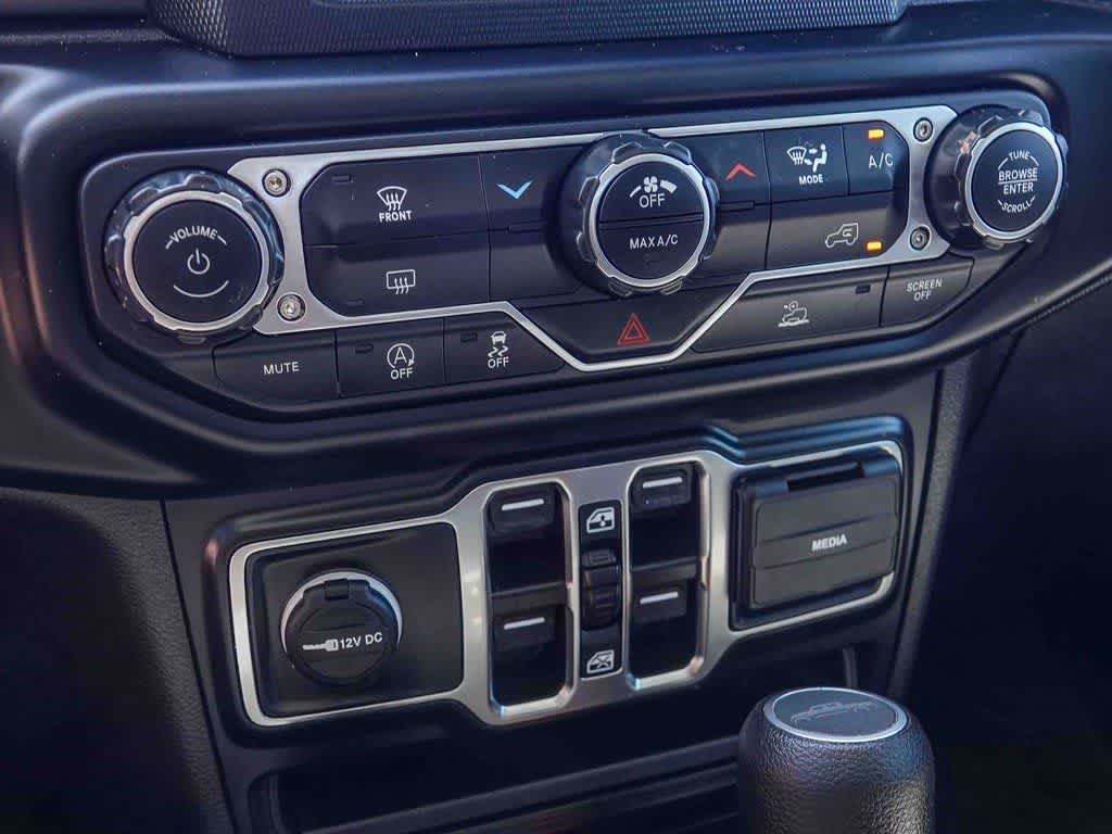 Thumbnail: 2022 Jeep Gladiator - 21