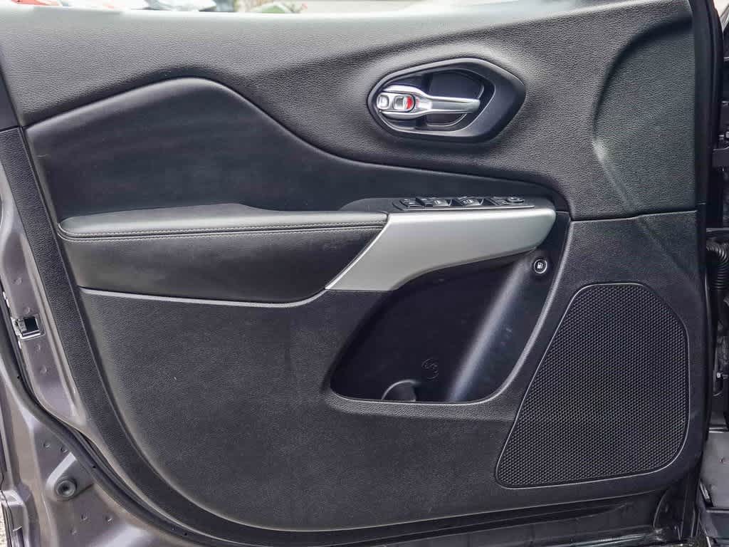 Thumbnail: 2018 Jeep Cherokee - 19