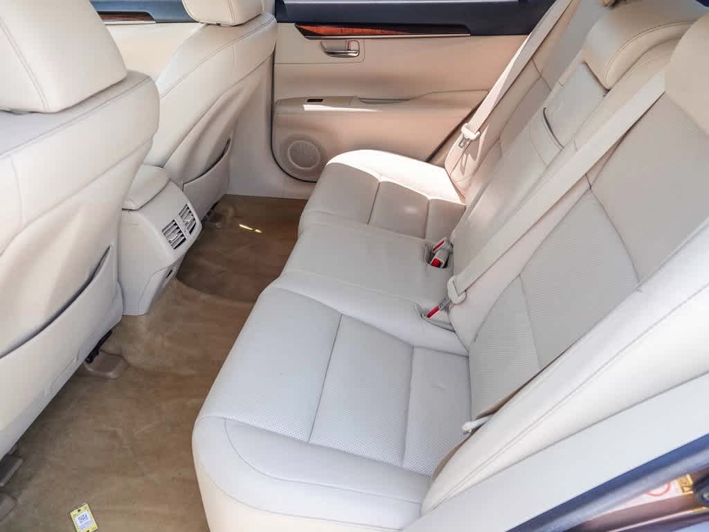 Thumbnail: 2013 Lexus ES - 18