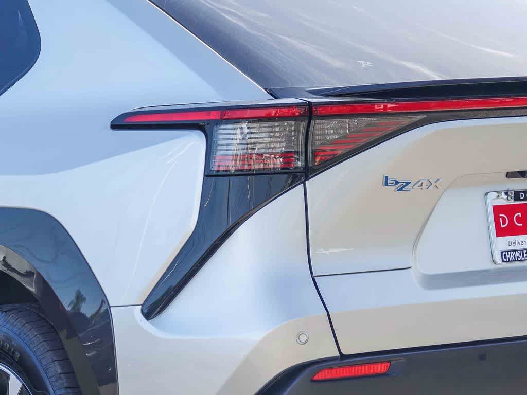 Thumbnail: 2023 Toyota bZ4X - 7