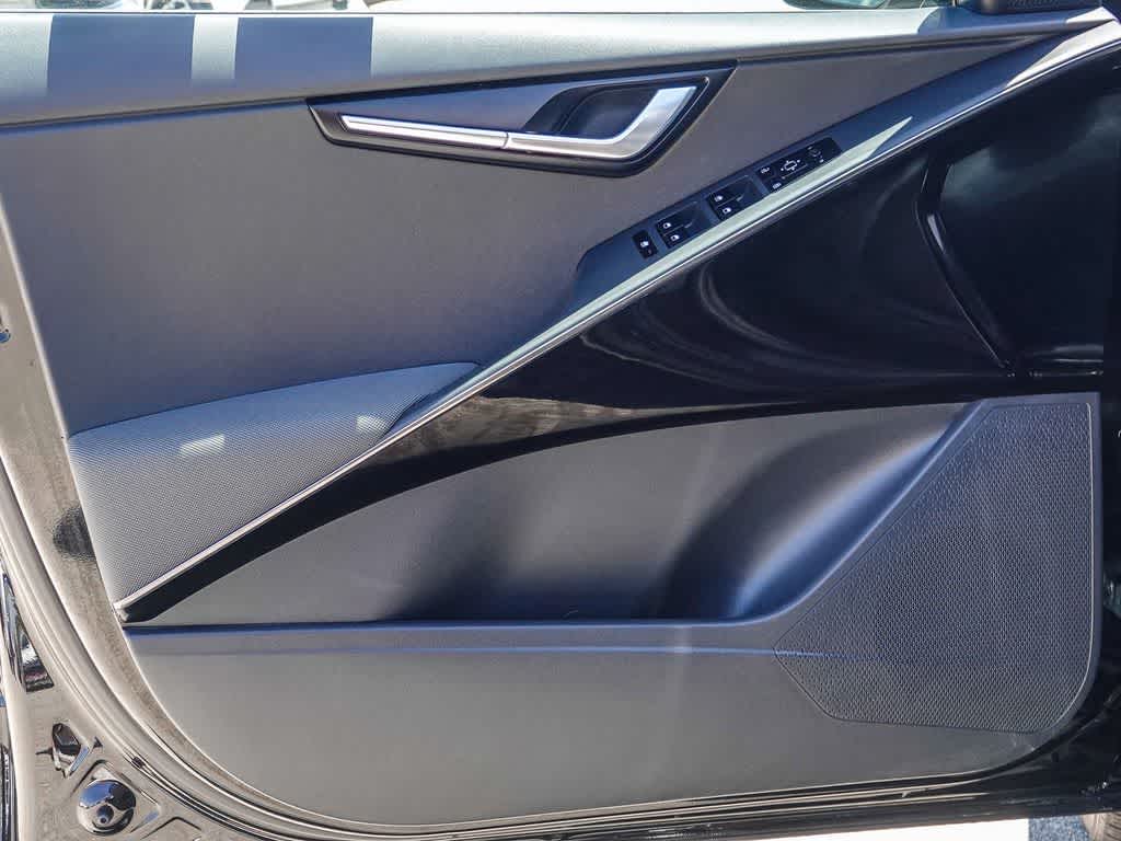 Thumbnail: 2023 Kia Niro - 19
