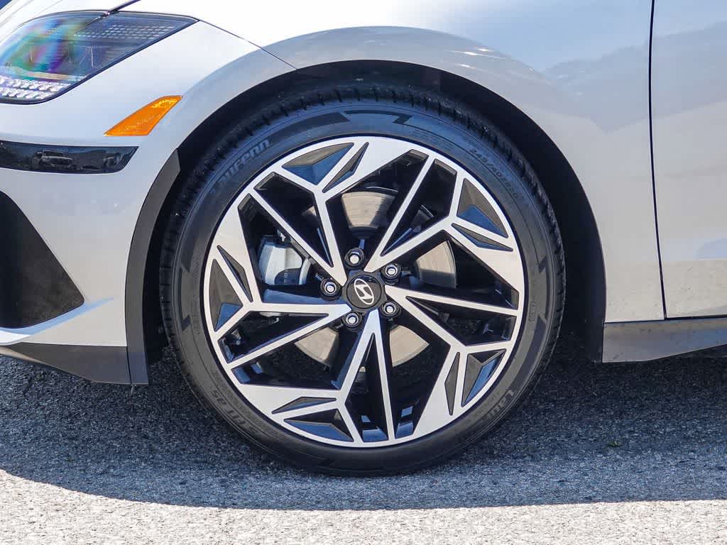 Thumbnail: 2023 Hyundai Ioniq 6 - 10